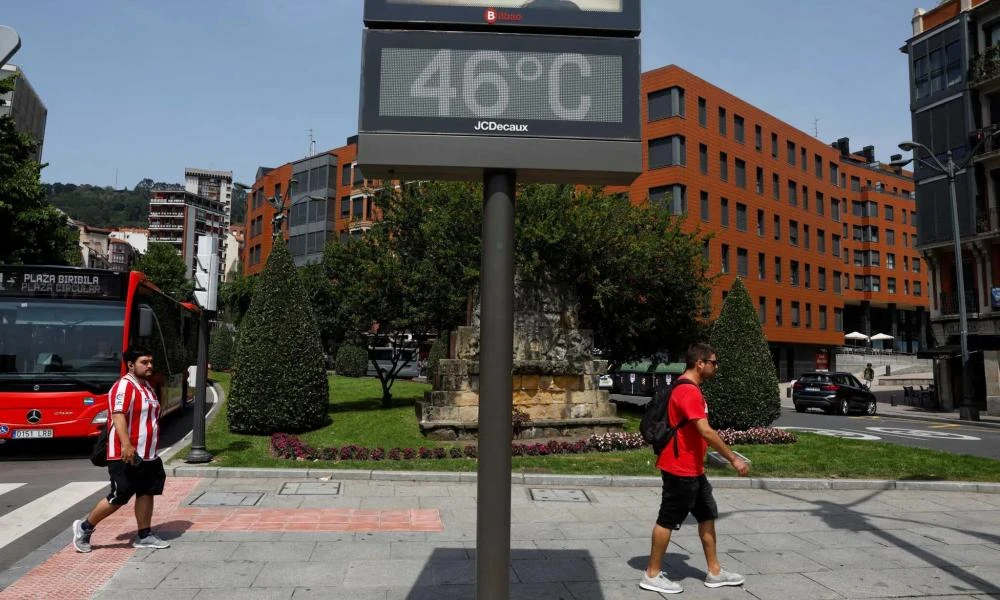 Ισπανία: Ο καύσωνας καίει τα δάση – Εκκενώθηκε πάρκο με 2.500 άτομα